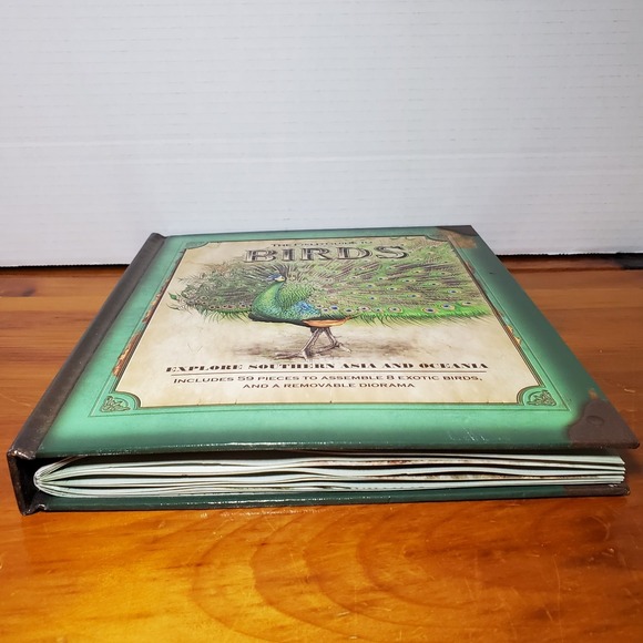 The Field Guide to Birds: Explore Southern Asia and Oceania (No Diorama) Book - Picture 10 of 14